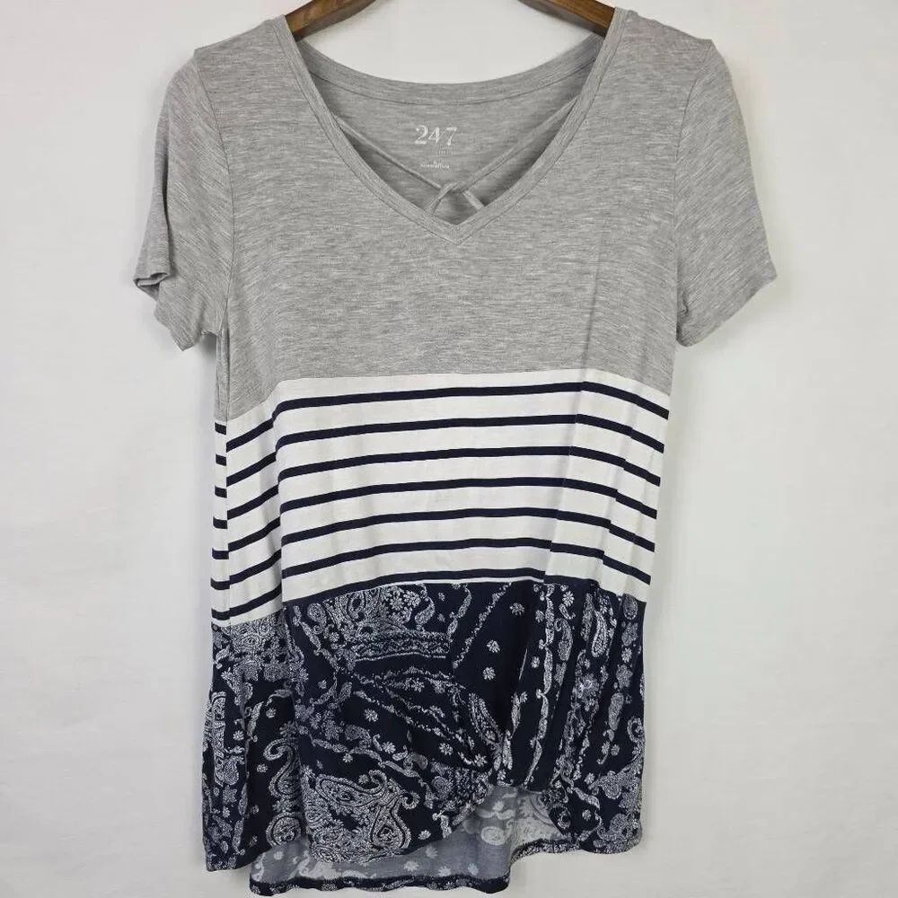 24/7 by Maurices Striped Paisley V-Neck Top Small - Picture 2 of 8